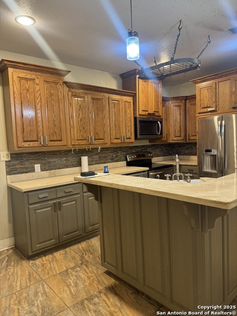 Image 7 of 17 For 407 Fort St N