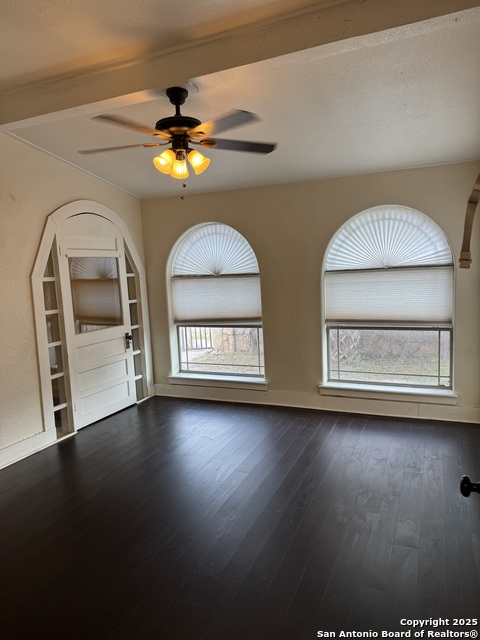 Image 8 of 17 For 407 Fort St N