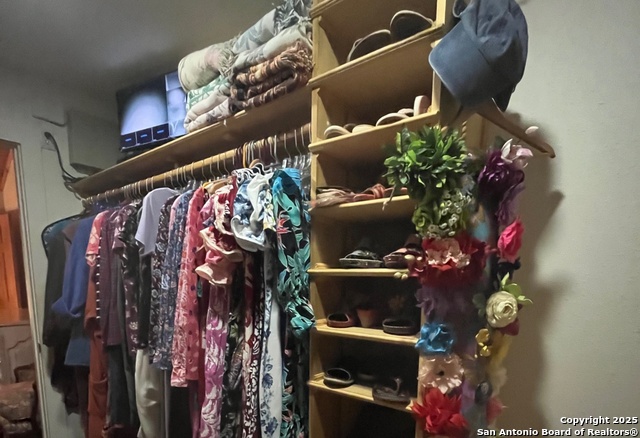 Image 15 of 41 For 8101 Ozark  