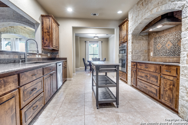 Image 11 of 25 For 205 Lone Tree