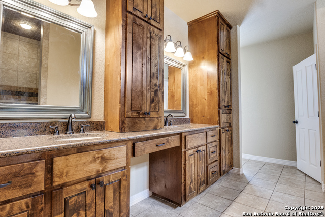 Image 16 of 25 For 205 Lone Tree