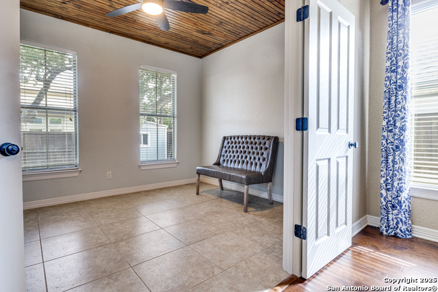 Image 18 of 25 For 205 Lone Tree