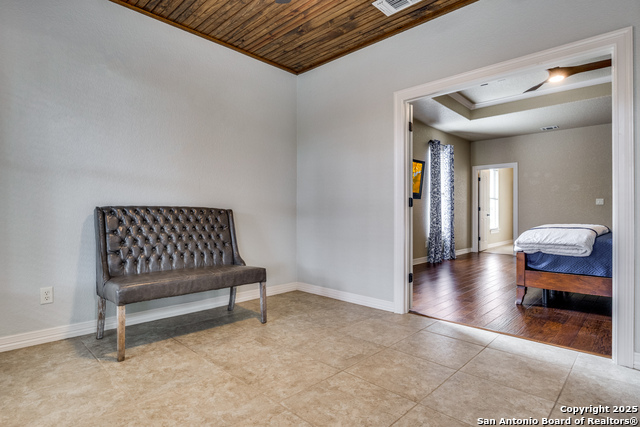 Image 19 of 25 For 205 Lone Tree