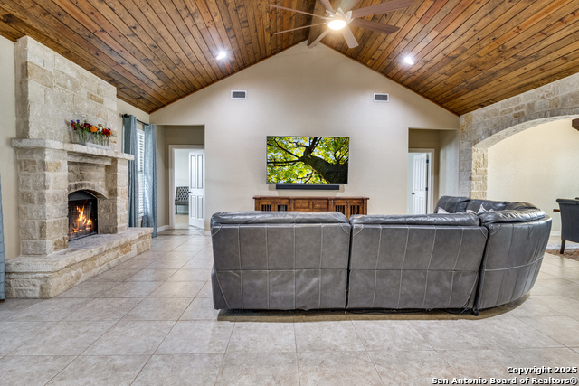 Image 8 of 25 For 205 Lone Tree