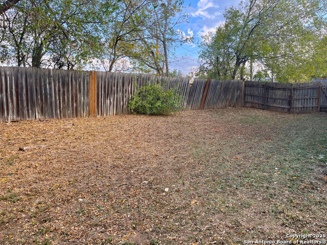 Image 16 of 17 For 7727 Broken Arrow