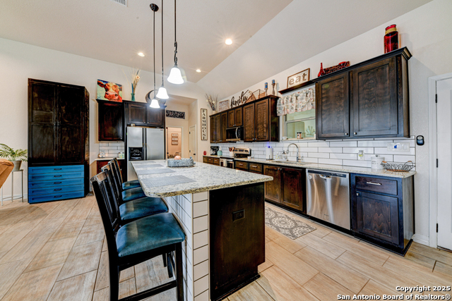 Listing photo id 12 for 1310 Hunters Court