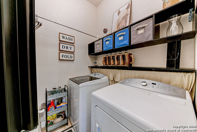 Listing photo id 14 for 1310 Hunters Court