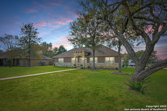 Listing photo id 3 for 1310 Hunters Court