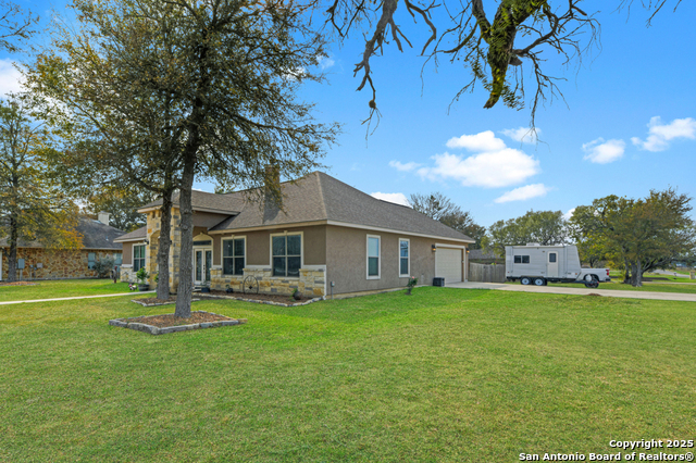 Listing photo id 5 for 1310 Hunters Court