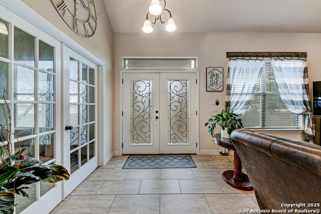 Listing photo id 7 for 1310 Hunters Court