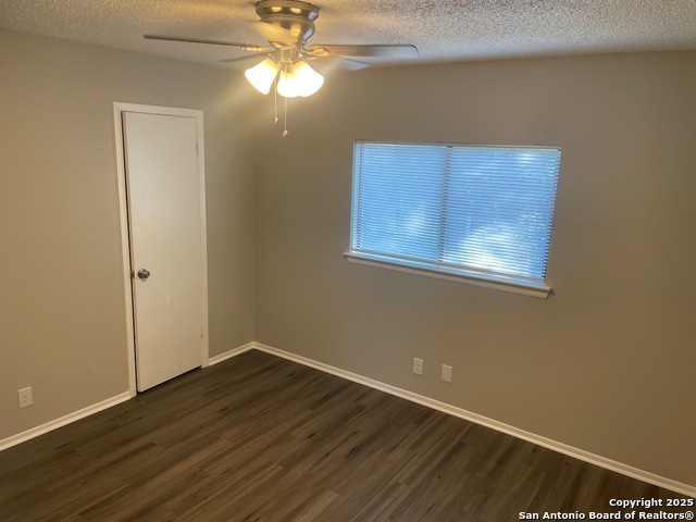 Listing photo id 8 for 802 Meadow Dale