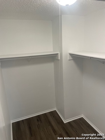 Listing photo id 9 for 802 Meadow Dale