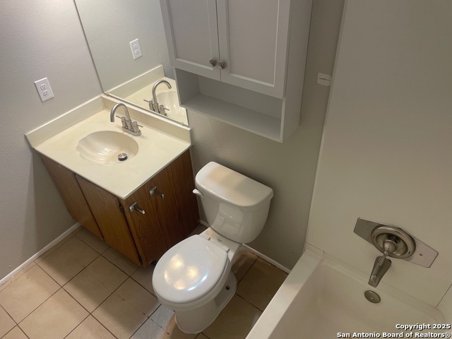 Listing photo id 10 for 802 Meadow Dale