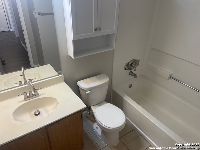 Listing photo id 11 for 802 Meadow Dale