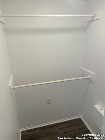 Listing photo id 13 for 802 Meadow Dale