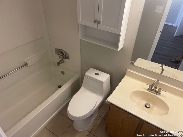 Listing photo id 14 for 802 Meadow Dale