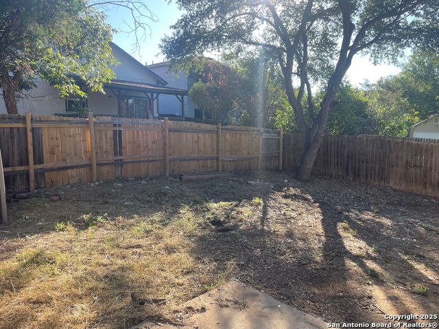 Listing photo id 15 for 802 Meadow Dale