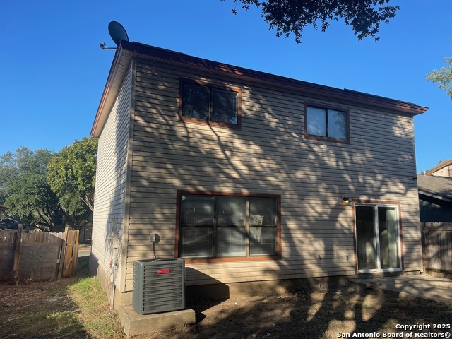 Listing photo id 16 for 802 Meadow Dale