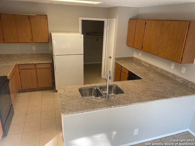 Listing photo id 3 for 802 Meadow Dale