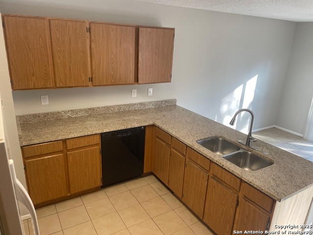 Listing photo id 4 for 802 Meadow Dale