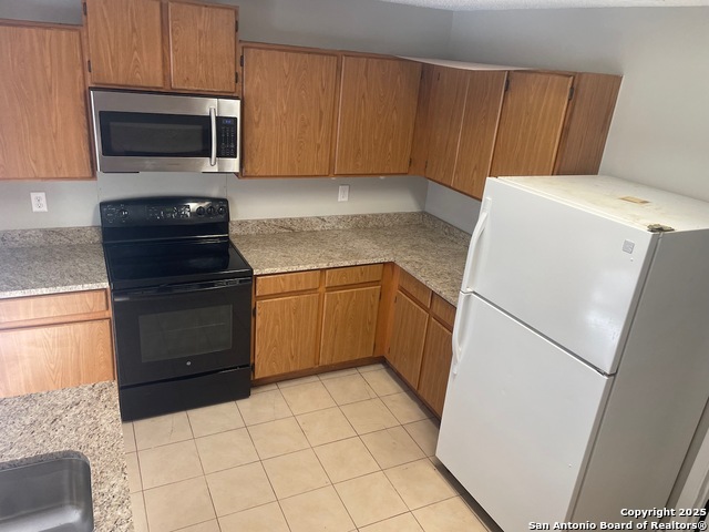 Listing photo id 5 for 802 Meadow Dale