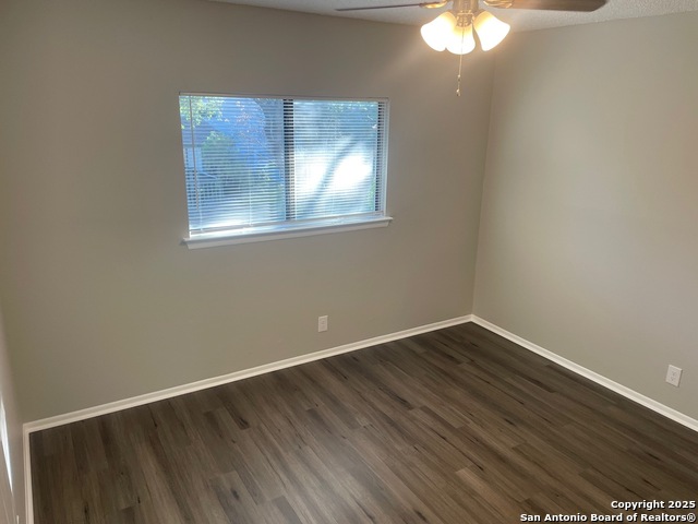 Listing photo id 7 for 802 Meadow Dale