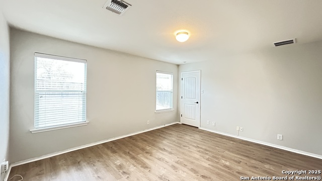 Image 12 of 37 For 11523 Peak N