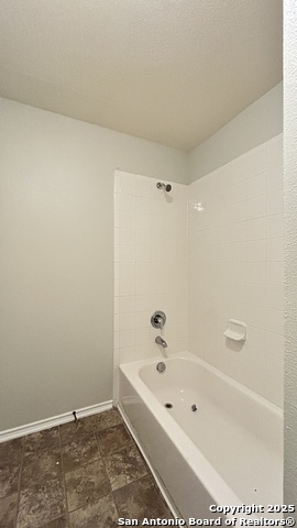 Image 32 of 37 For 11523 Peak N