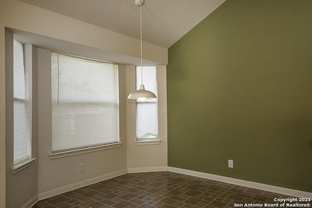 Image 12 of 24 For 8422 Whitebrush