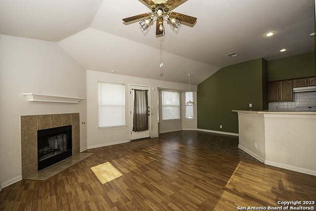 Image 7 of 24 For 8422 Whitebrush