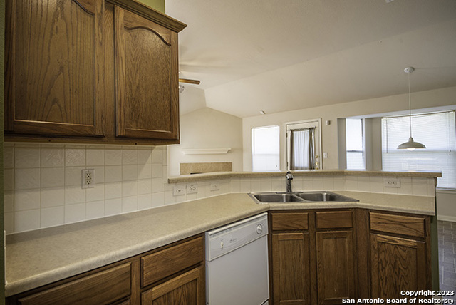 Image 9 of 24 For 8422 Whitebrush