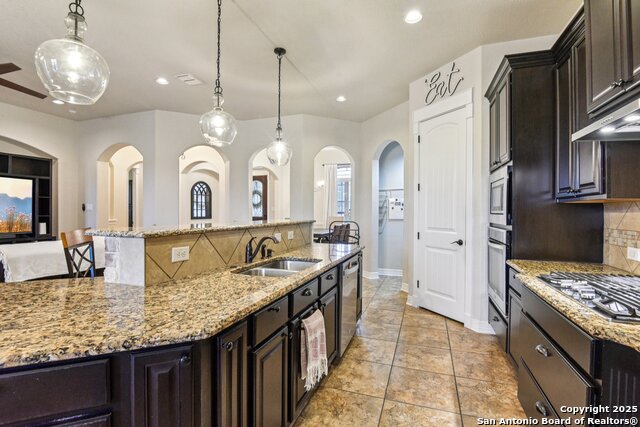 Listing photo id 14 for 4918 Winter Cherry