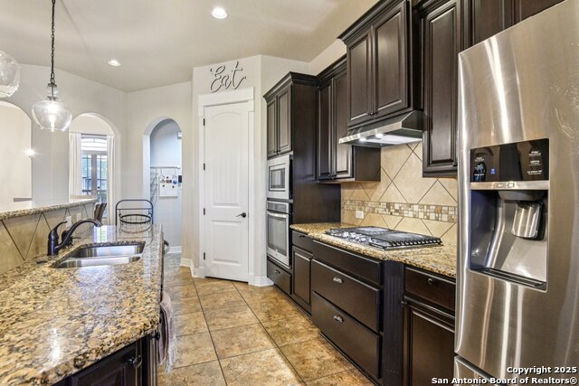 Listing photo id 17 for 4918 Winter Cherry