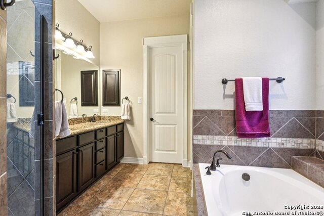 Listing photo id 33 for 4918 Winter Cherry