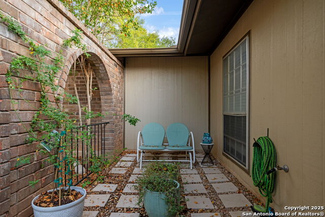 Image 7 of 31 For 6835 Hogans Trail