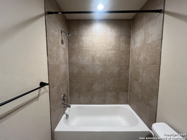 Image 24 of 27 For 6002 Jax Way 103