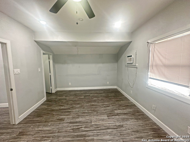 Image 10 of 14 For 7550 Oak Chase 3