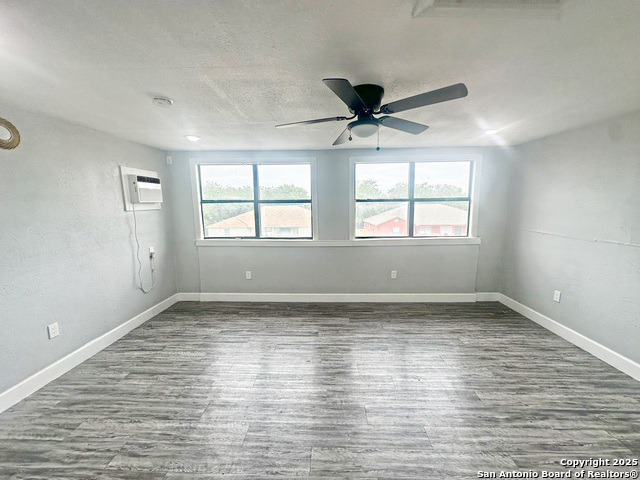 Image 13 of 14 For 7550 Oak Chase 3