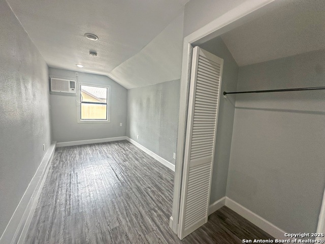 Image 14 of 14 For 7550 Oak Chase 3