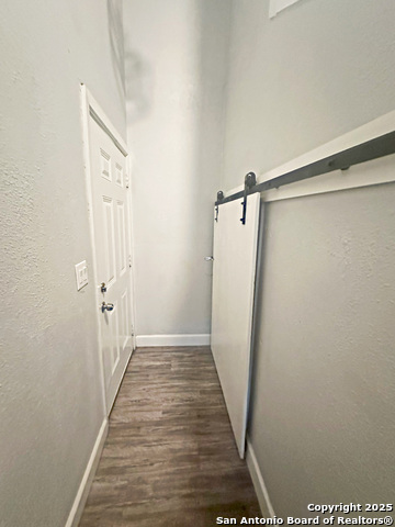 Image 3 of 14 For 7550 Oak Chase 3