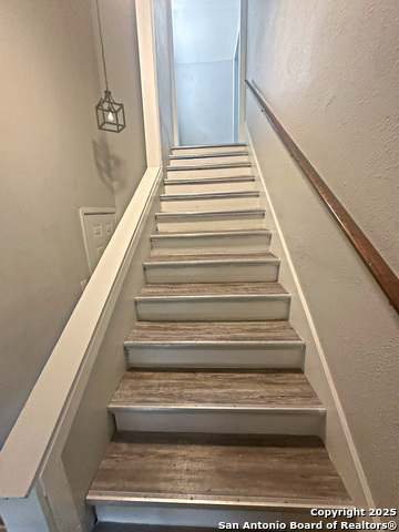 Image 4 of 14 For 7550 Oak Chase 3