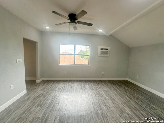 Image 5 of 14 For 7550 Oak Chase 3