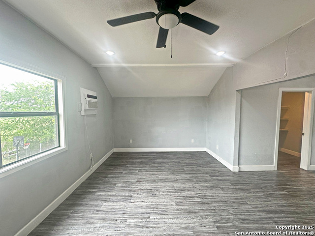 Image 6 of 14 For 7550 Oak Chase 3