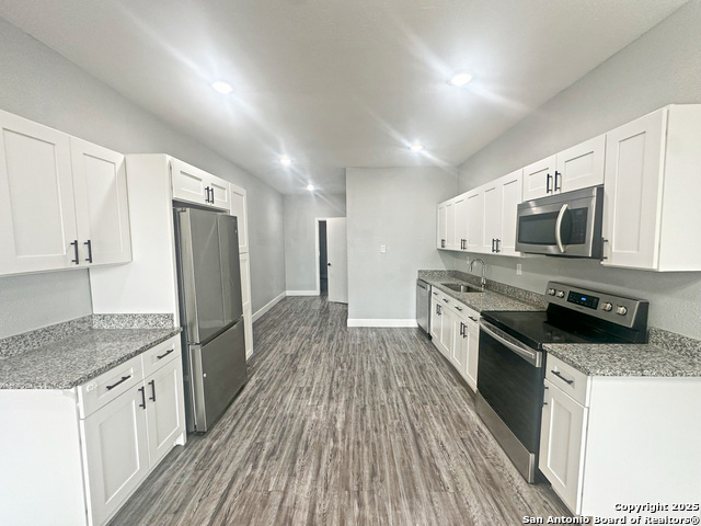 Image 8 of 14 For 7550 Oak Chase 3