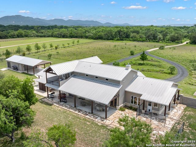 Listing photo id 8 for 497 Cypress Falls