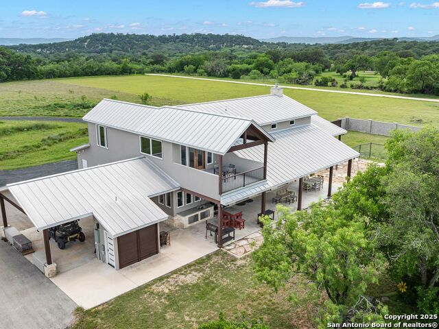 Listing photo id 9 for 497 Cypress Falls