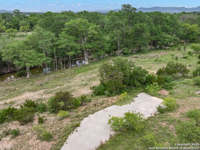 Listing photo id 11 for 497 Cypress Falls