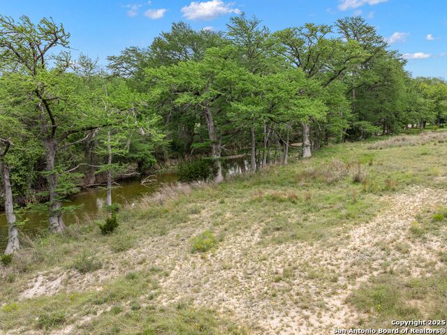 Listing photo id 12 for 497 Cypress Falls