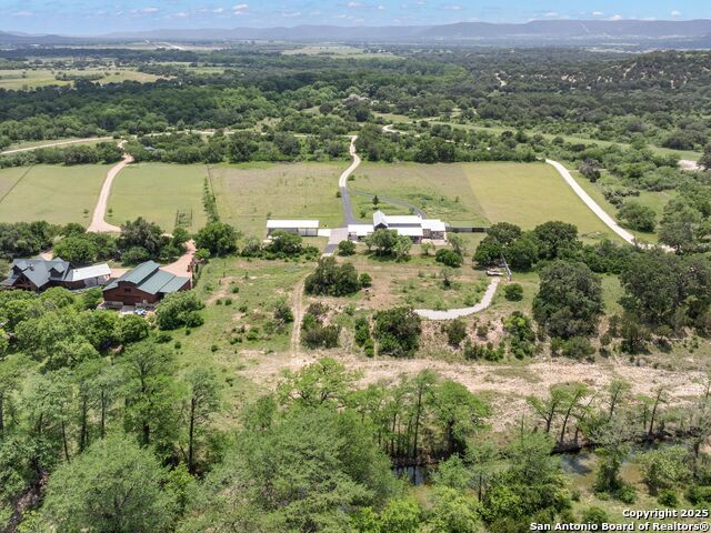 Listing photo id 13 for 497 Cypress Falls