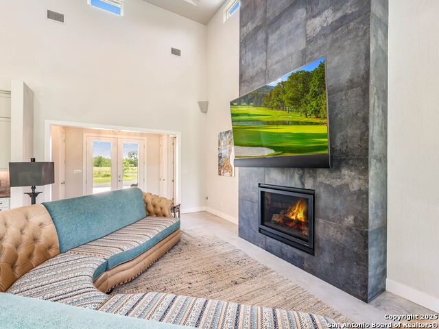 Listing photo id 15 for 497 Cypress Falls